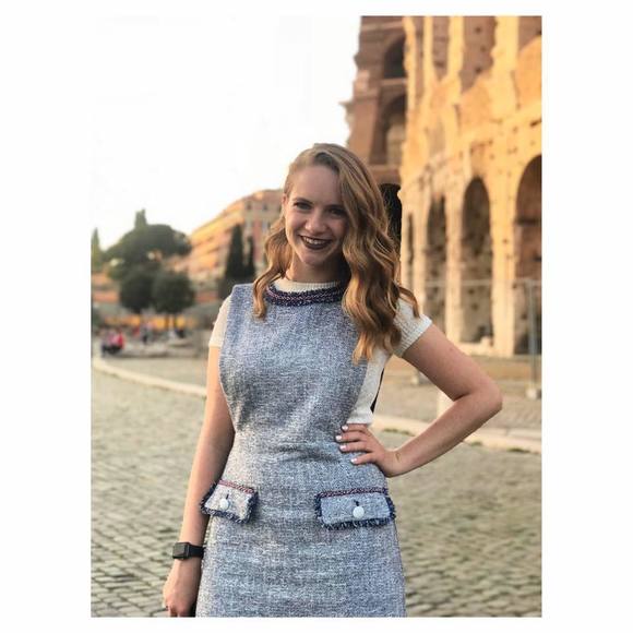 Meet your Posher, Vicki - Picture 1 of 1